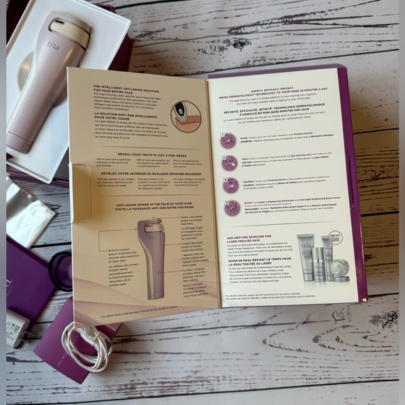 EUC Tria Age-Defying Laser, Packaging & Accessories - No Skincare Starter Set - Picture 4 of 17